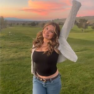 Meet your Posher, Danika